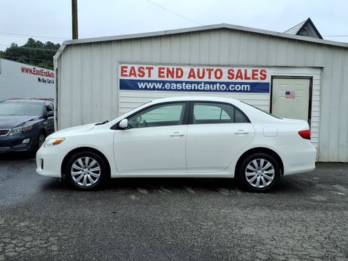 Used 2013 Toyota Corolla LE FWD image 2