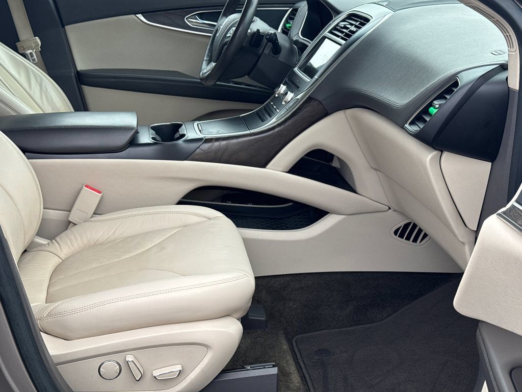 Used 2018 Lincoln MKX Reserve w/ Driver Assistance Package FWD image 15