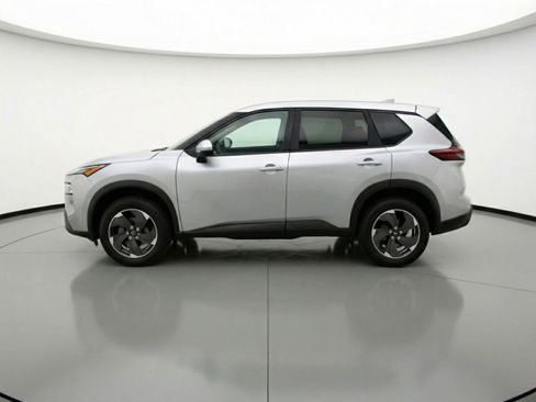 Used 2025 Nissan Rogue SV FWD image 5