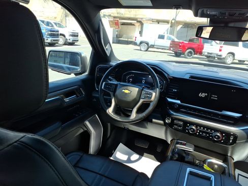 Used 2022 Chevrolet Silverado 1500 High Country w/ High Country Premium Package image 15