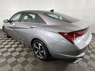 Used 2023 Hyundai Elantra Limited FWD video 4