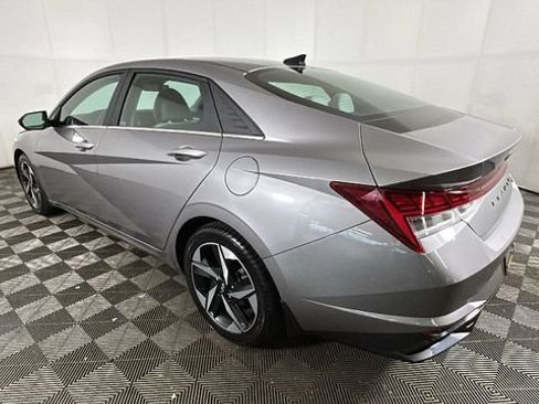 Used 2023 Hyundai Elantra Limited FWD image 4