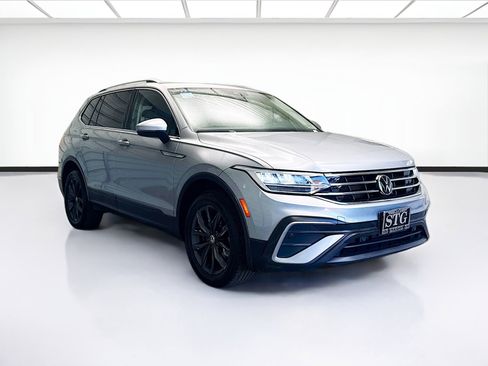 Used 2022 Volkswagen Tiguan SE FWD image 3