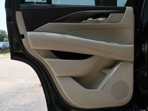 Used 2018 Cadillac Escalade Luxury image 50