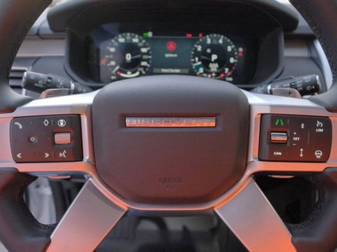 Used 2025 Land Rover Discovery Dynamic SE AWD/4WD image 26