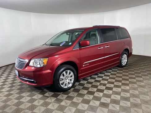 Used 2016 Chrysler Town & Country Touring w/ Driver Convenience Group image 6