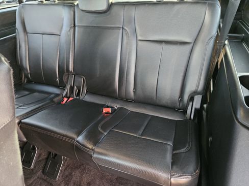 Used 2018 Ford Expedition Max XLT w/ Equipment Group 202A AWD/4WD image 31
