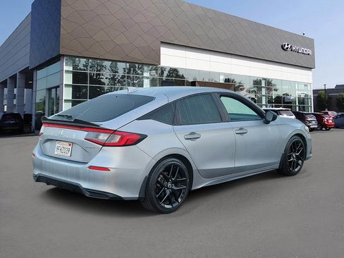 Used 2023 Honda Civic Sport image 2