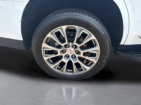 Used 2025 GMC Yukon Denali AWD/4WD image 38