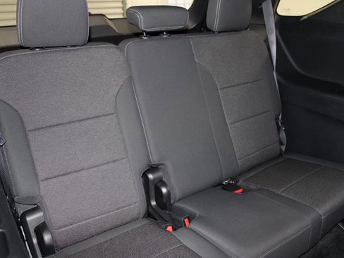 Used 2024 Chevrolet Traverse LT image 32