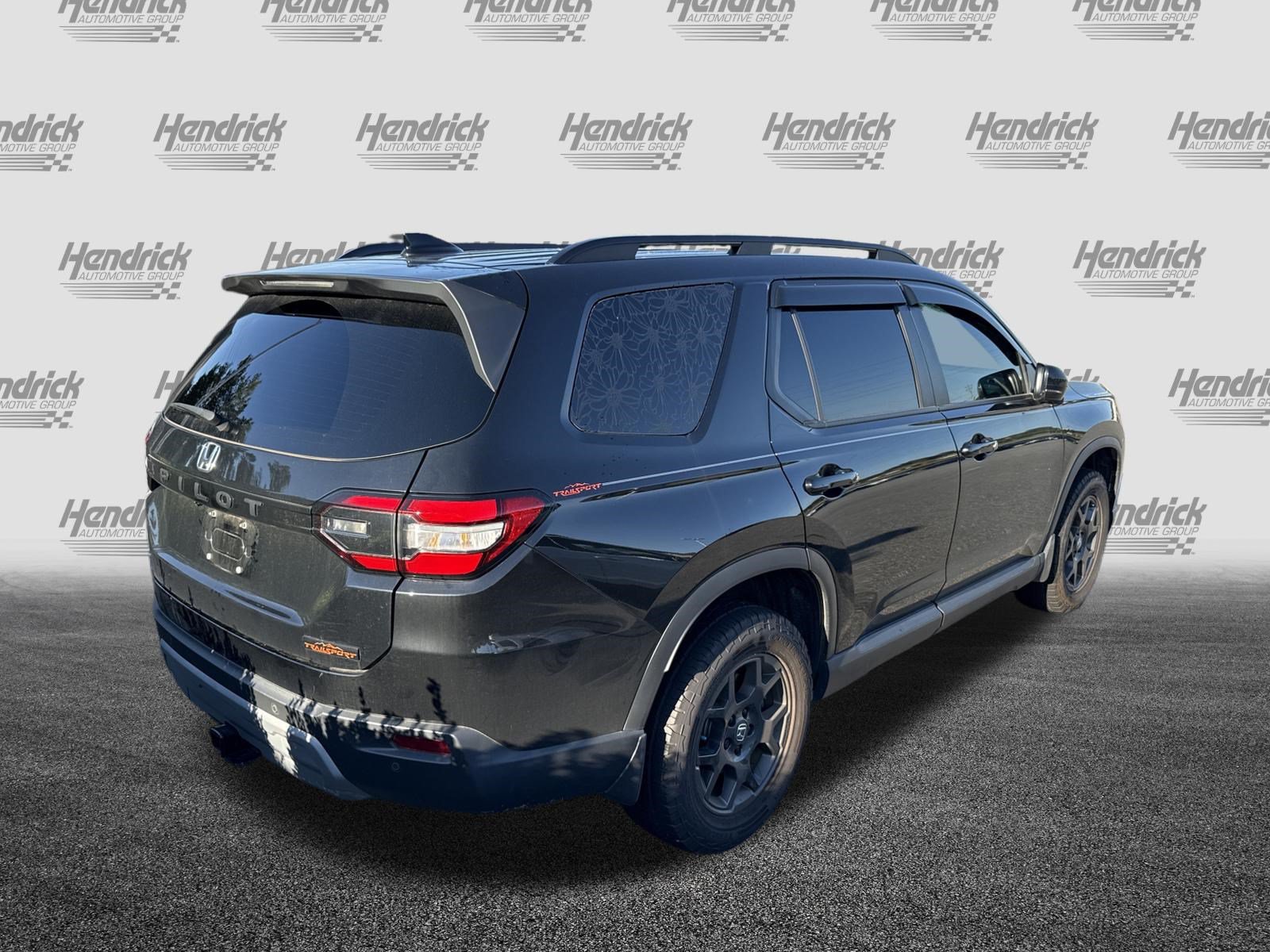 Used 2025 Honda Pilot TrailSport image 10