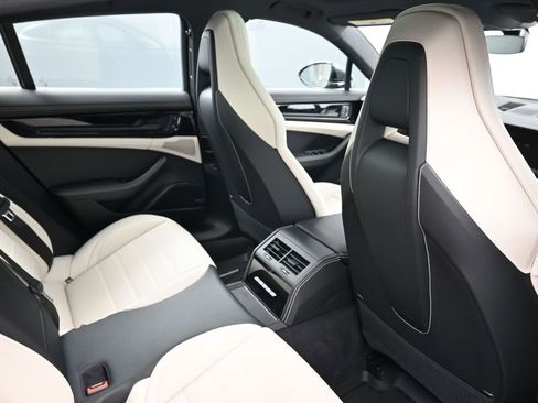 Used 2025 Porsche Panamera image 7
