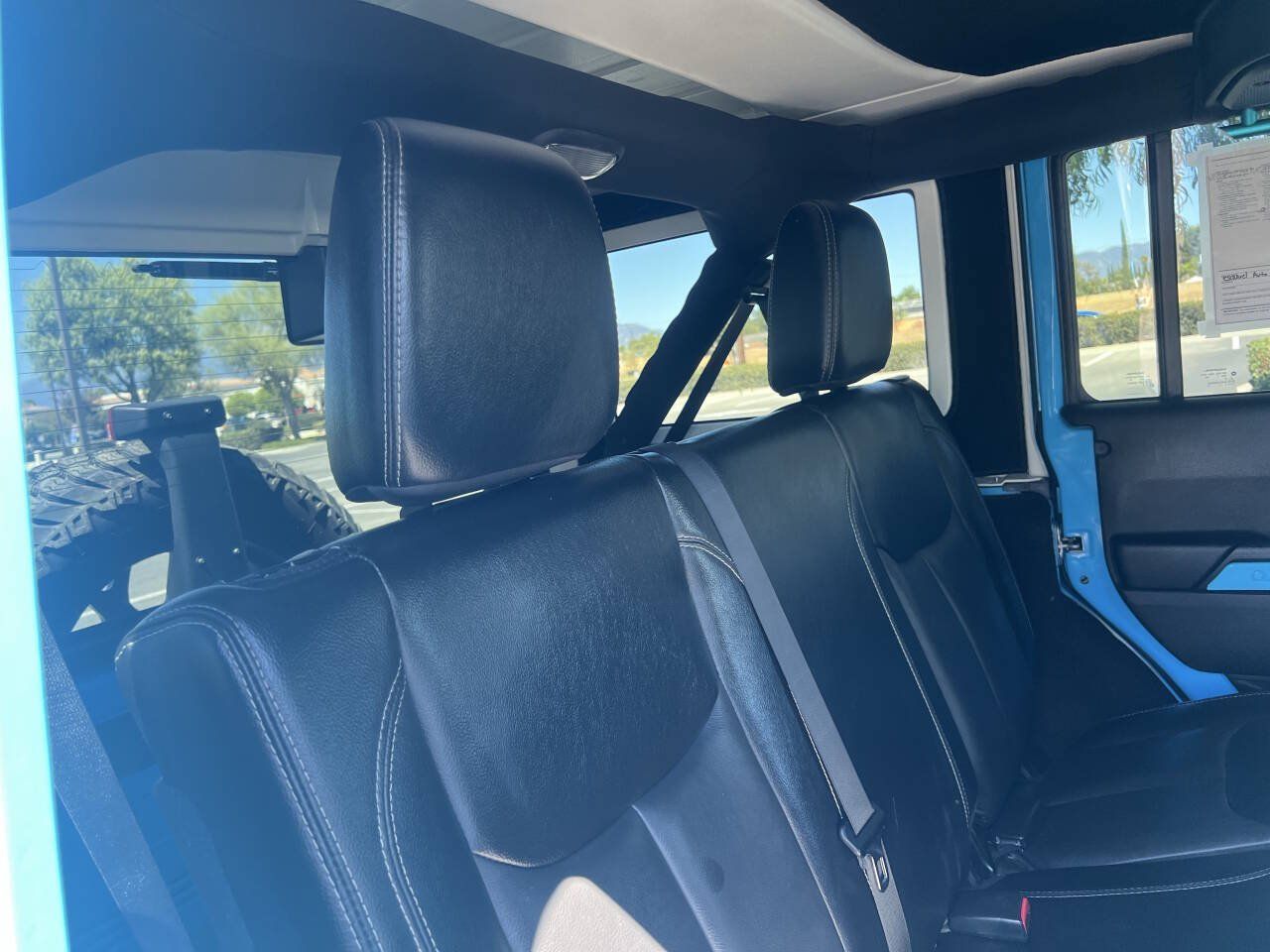 Used 2018 Jeep Wrangler Unlimited Sahara w/ Connectivity Group AWD/4WD image 25