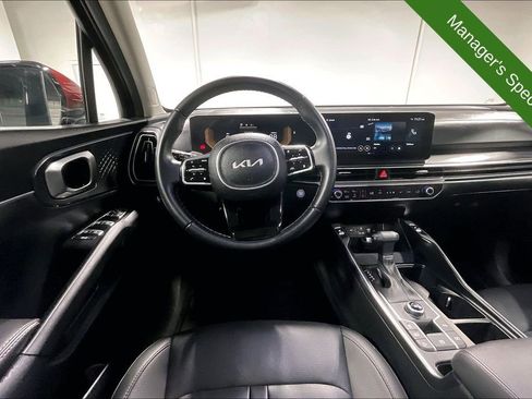 Used 2025 Kia Sorento EX w/ Panoramic Sunroof Package FWD image 6