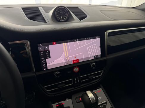 Certified 2026 Porsche Macan AWD/4WD image 23