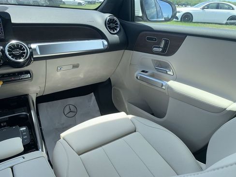 Certified 2023 Mercedes-Benz EQB 300 4MATIC image 4