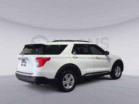 Used 2023 Ford Explorer XLT AWD/4WD image 11
