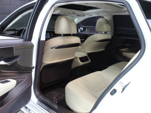 Used 2020 Lexus LS 500 w/ Luxury Package image 41