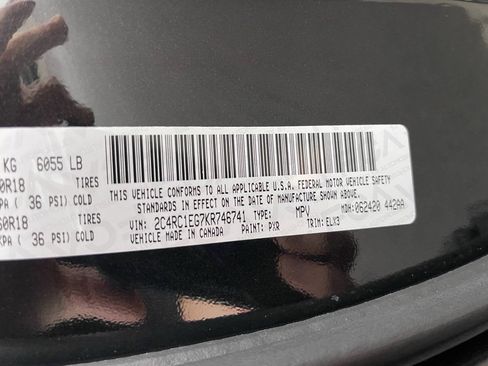 Used 2019 Chrysler Pacifica Touring-L image 37