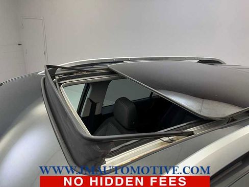 Used 2018 Chevrolet Equinox LT w/ Sun & Infotainment Package image 11