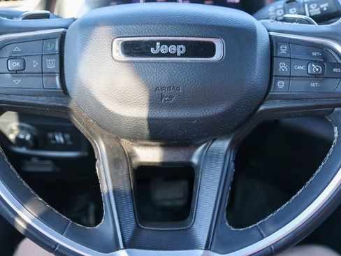Used 2023 Jeep Grand Cherokee L Laredo image 28