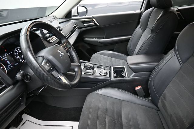 Used 2024 Mitsubishi Outlander SE FWD image 16