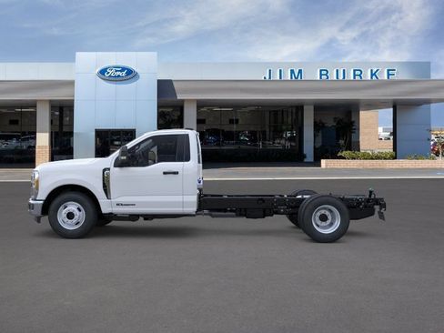 New 2026 Ford F350 XL w/ XL Chrome Package RWD image 3