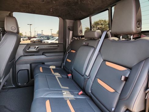 Used 2025 GMC Sierra 2500 AT4 w/ Technology Package AWD/4WD image 11