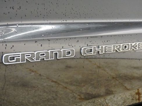 Certified 2017 Jeep Grand Cherokee Overland image 16