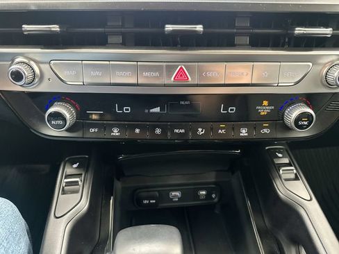 Certified 2024 Kia Telluride S FWD image 17