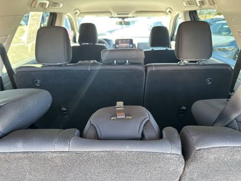 Used 2024 Nissan Pathfinder S image 12