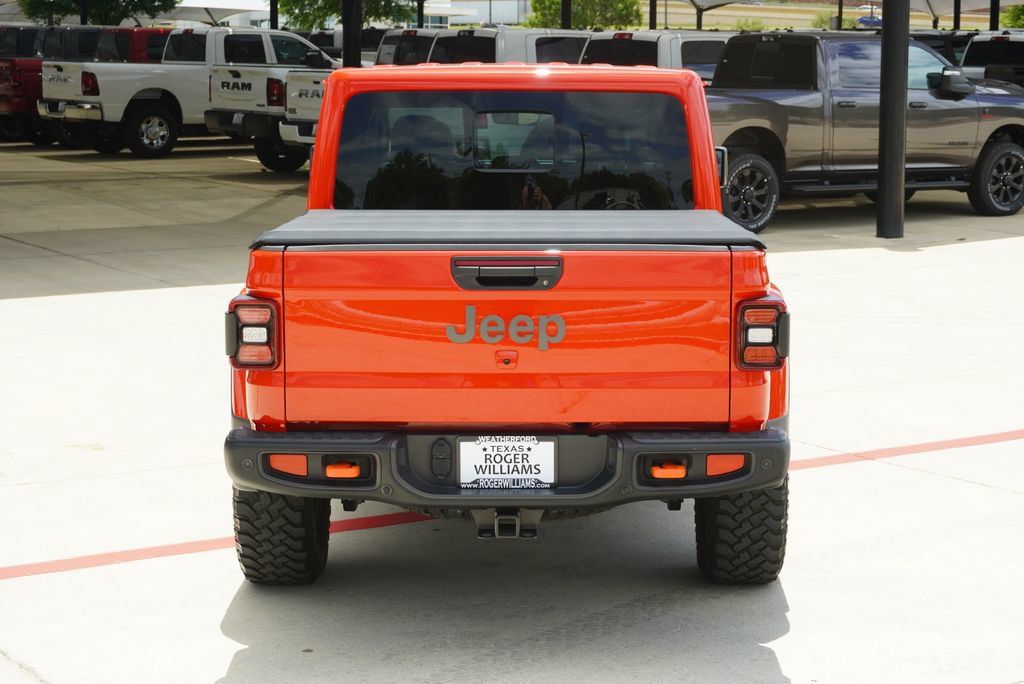 Used 2024 Jeep Gladiator Mojave AWD/4WD image 4