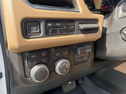 Used 2021 Chevrolet Tahoe Premier w/ Premium Package image 17