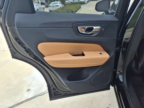 Certified 2024 Volvo XC60 B5 Ultimate w/ Climate Package AWD/4WD image 17