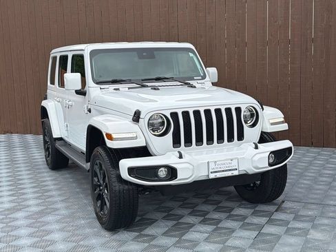 Used 2022 Jeep Wrangler Unlimited Sahara AWD/4WD image 13