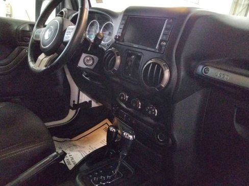 Used 2018 Jeep Wrangler Unlimited Sport w/ Dual Top Group image 19