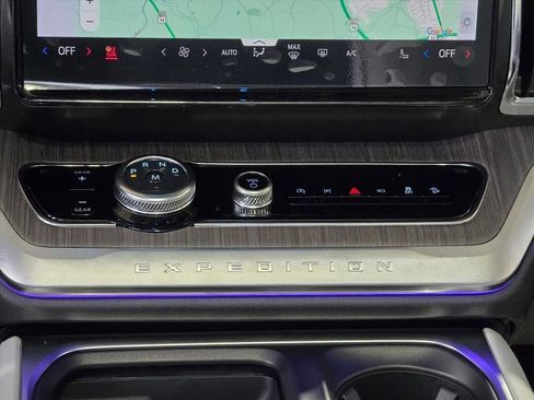 New 2025 Ford Expedition Platinum w/ Platinum Ultimate Package image 19