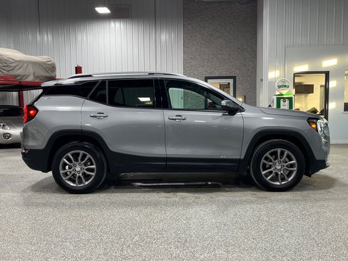 Certified 2024 GMC Terrain SLT w/ Infotainment Package II image 5