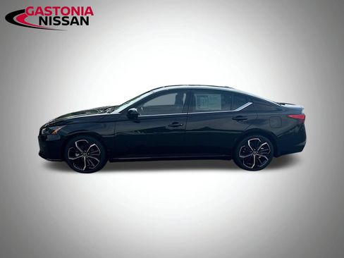 Used 2023 Nissan Altima 2.5 SR w/ SR Premium Package FWD image 5