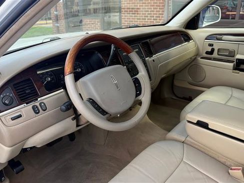 Used 2007 Lincoln Town Car Signature Limited RWD image 13