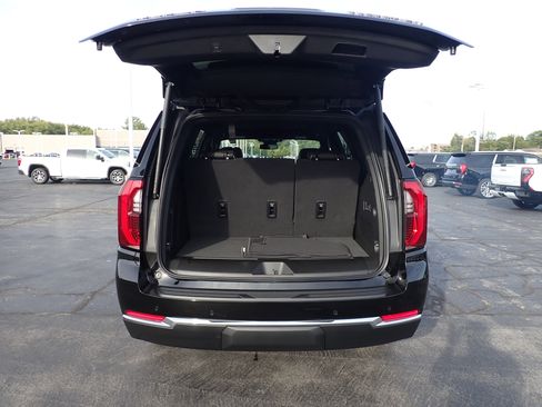 New 2026 GMC Yukon Elevation image 7