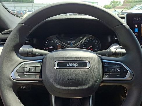 Used 2025 Jeep Compass Limited AWD/4WD image 25