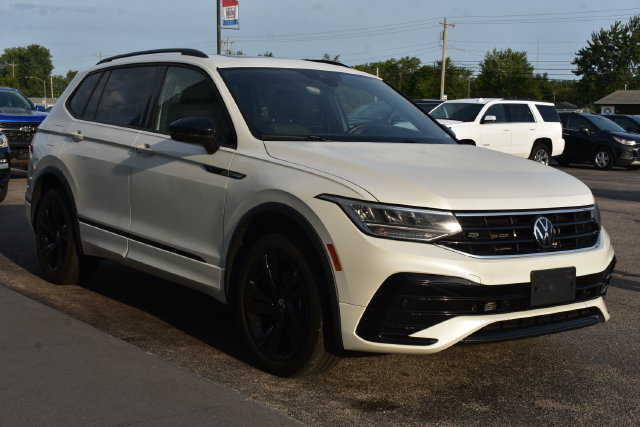 Used 2024 Volkswagen Tiguan SE R-Line AWD/4WD image 12