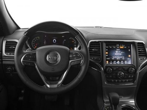 Used 2017 Jeep Grand Cherokee Overland w/ Jeep Active Safety Group image 10