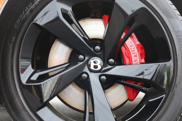 Used 2023 Bentley Bentayga AWD/4WD image 60