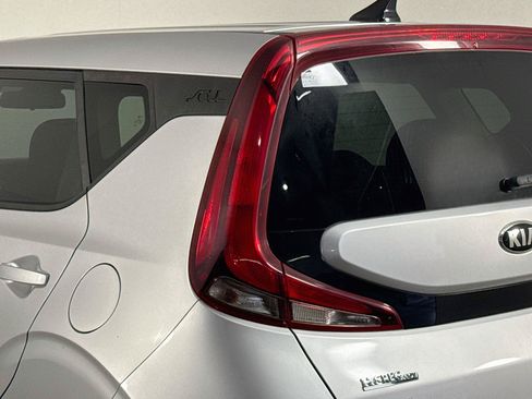 Used 2020 Kia Soul S FWD image 36