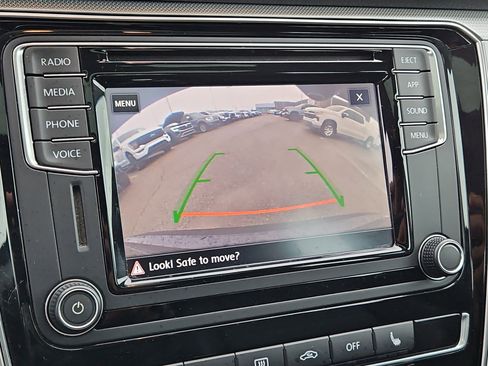 Used 2019 Volkswagen Passat 2.0T Wolfsburg image 24