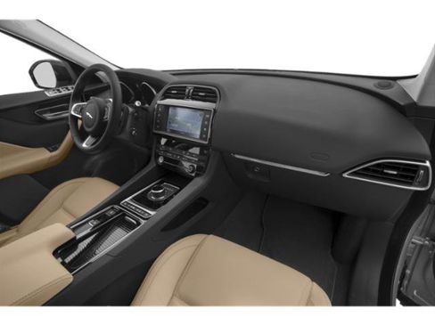 Used 2018 Jaguar F-PACE Premium image 15