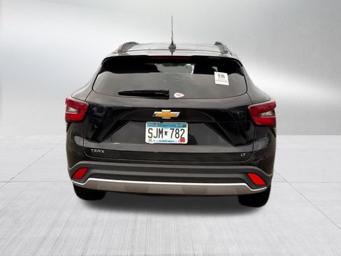 Used 2025 Chevrolet Trax LT w/ LT Convenience Package image 5