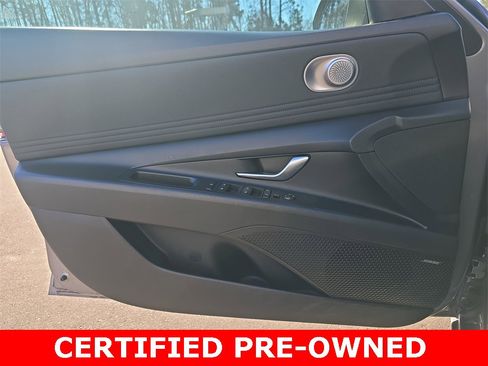 Certified 2023 Hyundai Elantra Limited w/ Preferred Accessory Package image 27